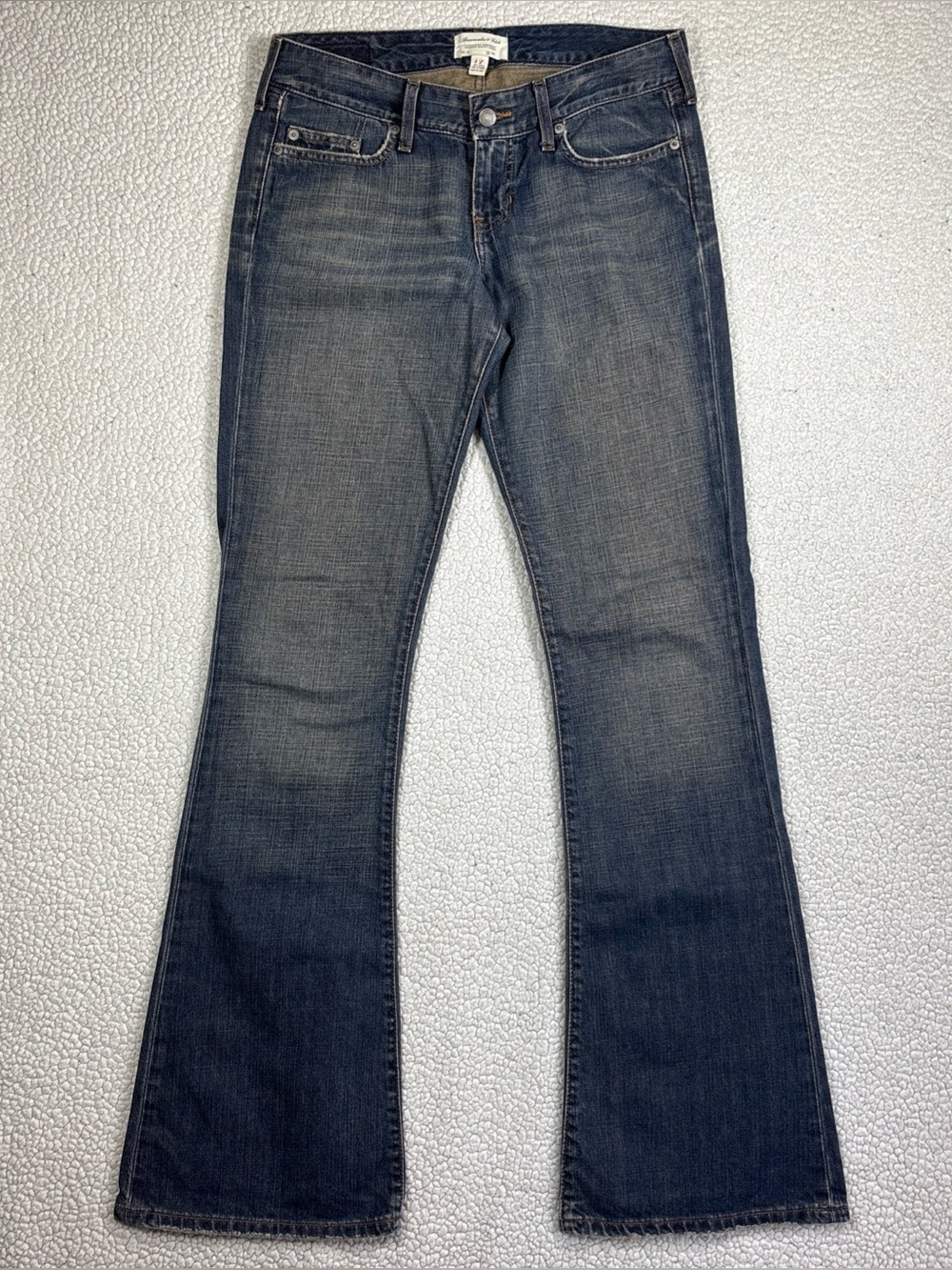 Abercrombie & Fitch Women’s Mid Rise Flare Medium Wash Size 4 Long Blue Jeans